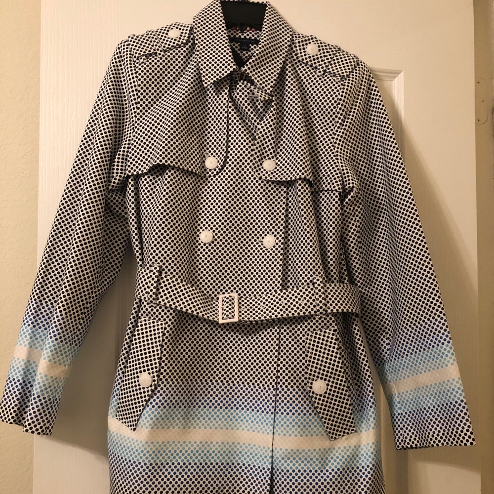 Tommy Hilfiger polka dot trench coat 🧥🤍💙🥰